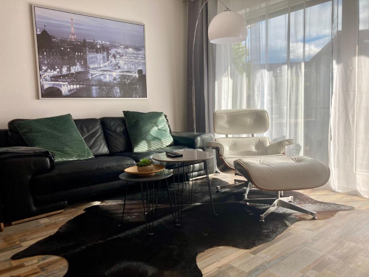 Living At Saarpartments -Adultsonly- 2 Bedrooms, Kitchen - Business & Holiday Apartments For Long- And Short Term Stay, 3 Min To Train Station, Secure E-Bike Parking! Saarbrücken Eksteriør billede